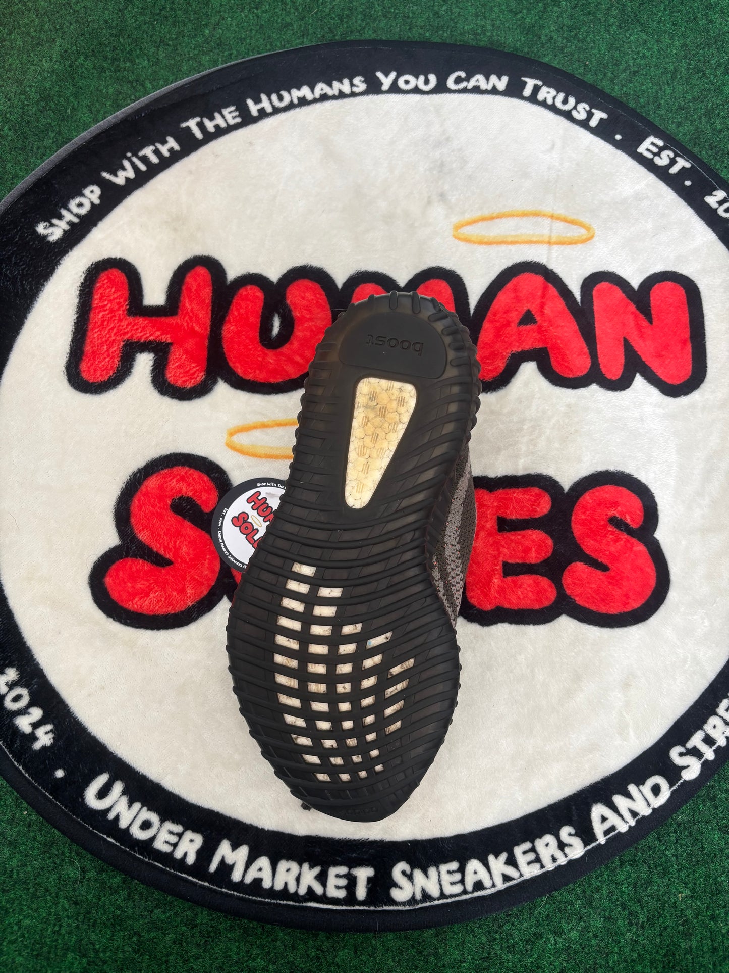 Yeezy Boost 350 ‘Carbon Beluga’|Size 8M/9.5W