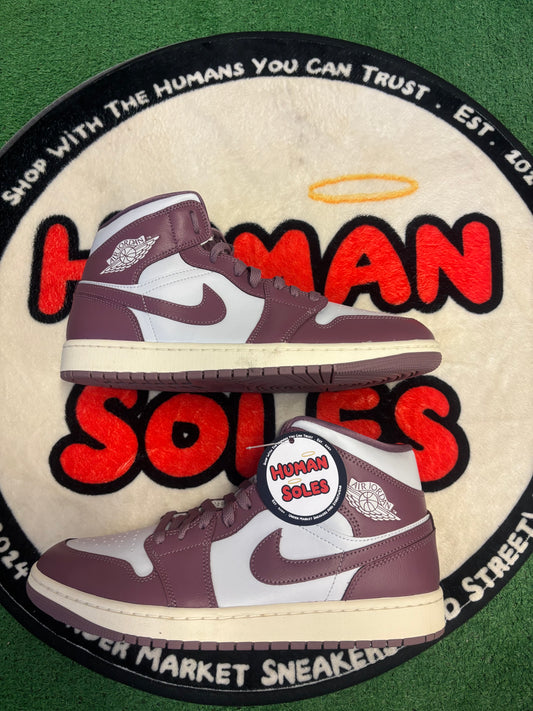 Jordan 1 Mid ‘Pure Platinum’|Size 10.5M
