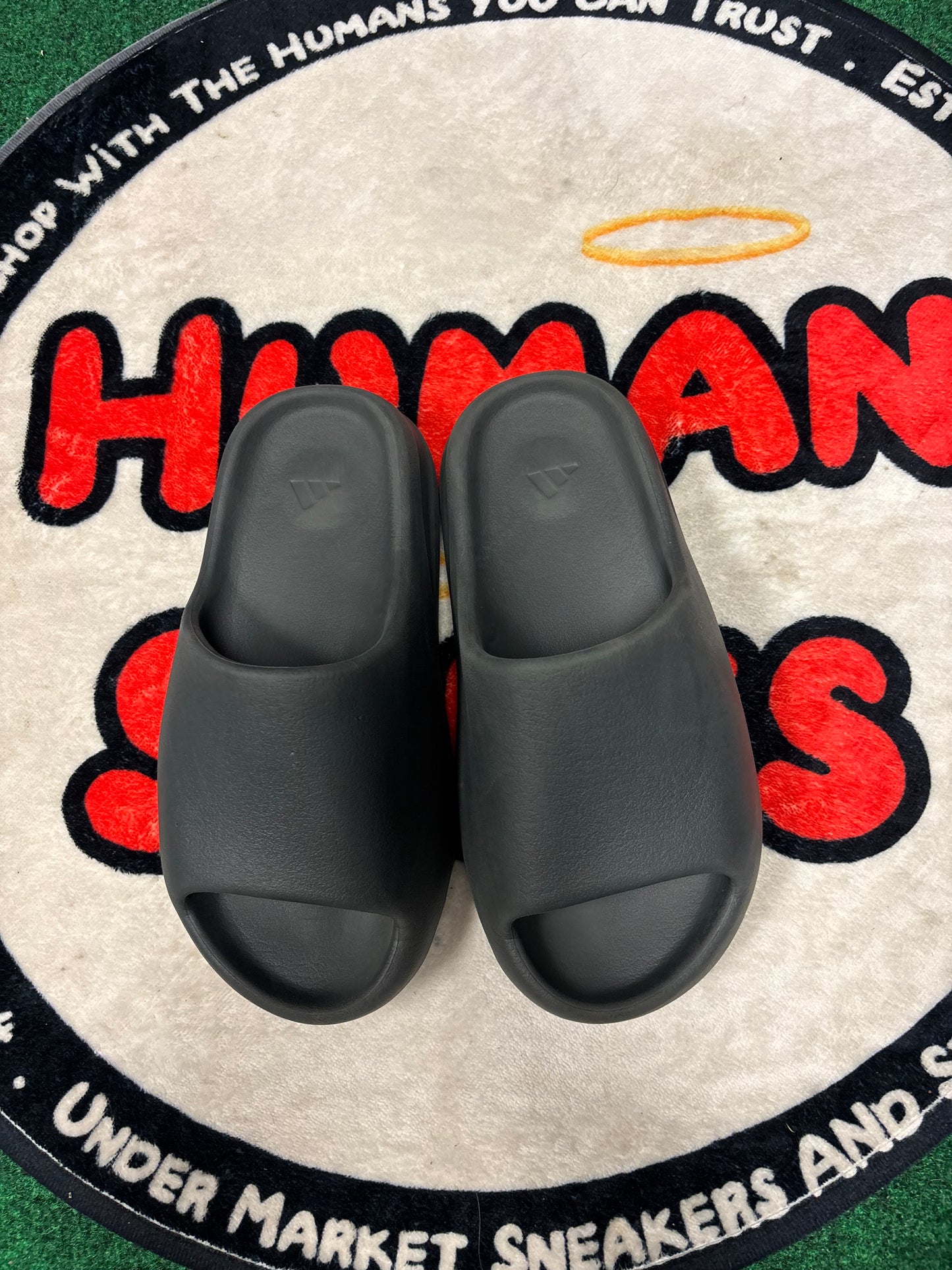Adidas Yeezy Slide ‘Onyx’|Size 5M/6.5W