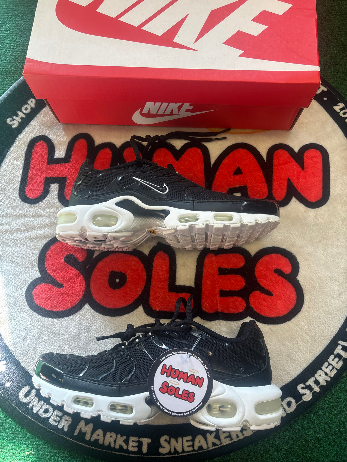 Nike Air Max Plus ‘Black/White’|Size 6M/7.5W
