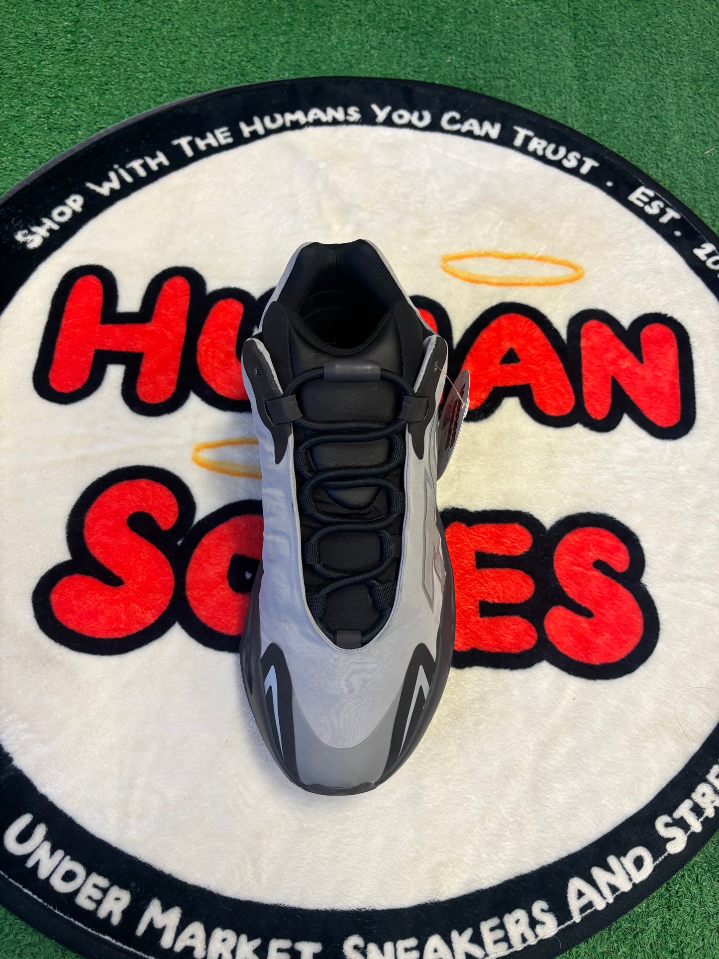 Yeezy Boost 700 ‘Metallic’|Size 10M