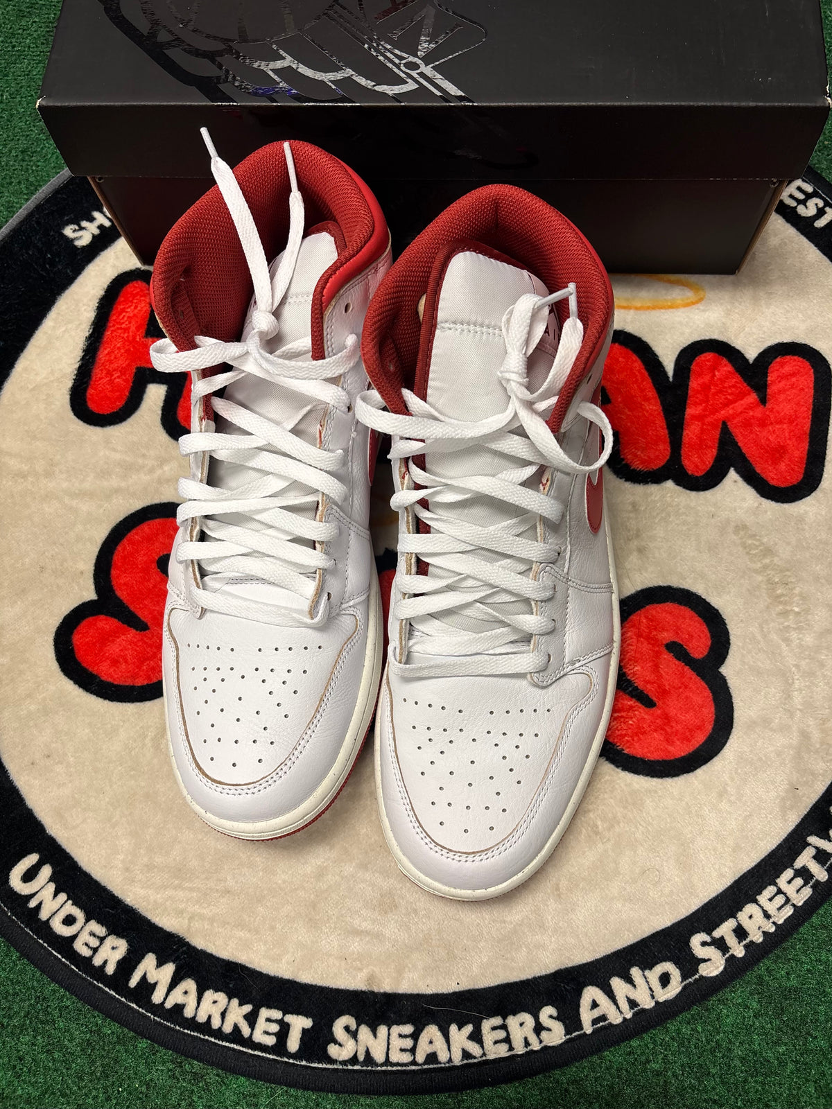 Jordan 1 Mid ‘White/Red’|Size 12M