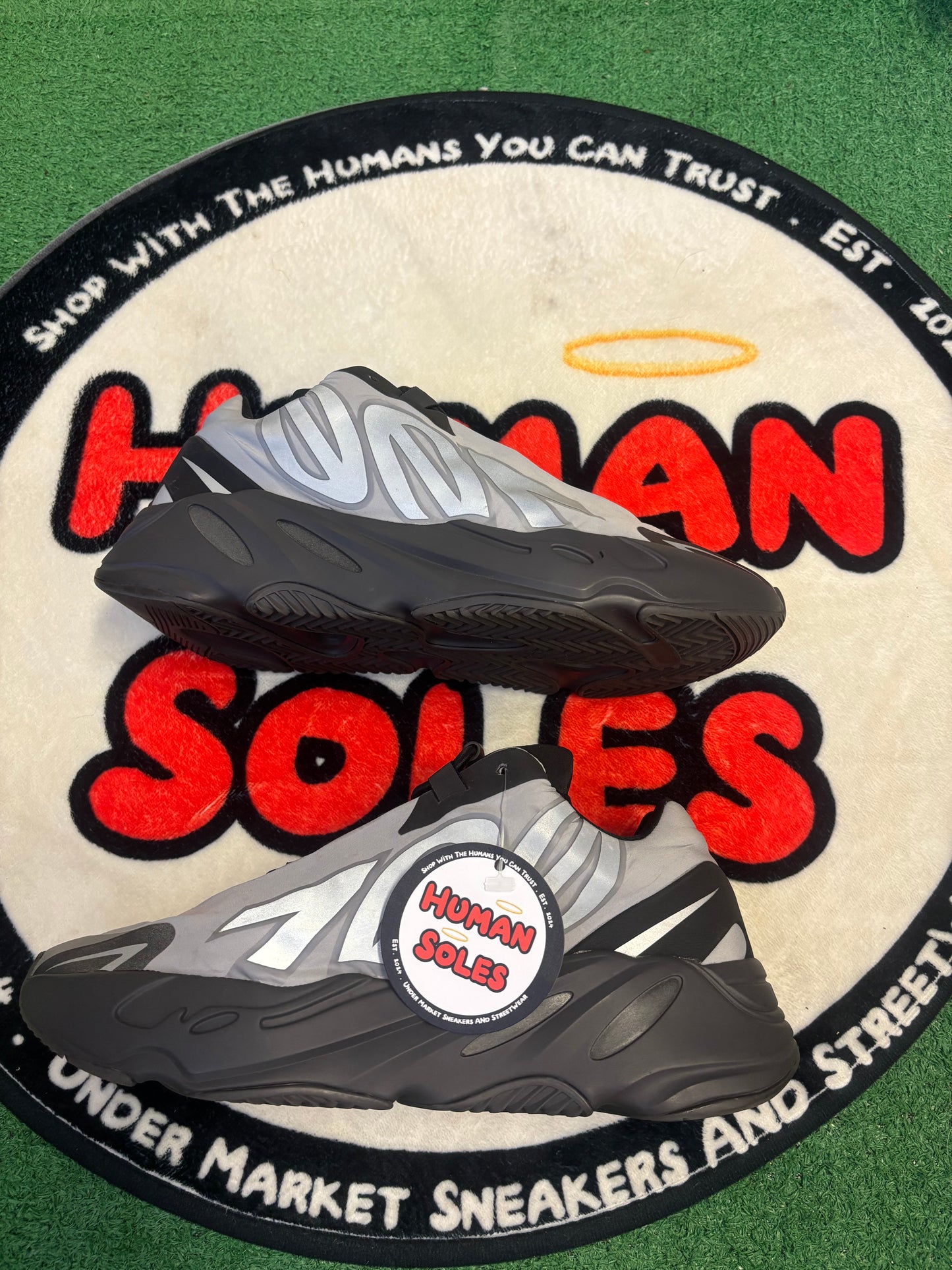 Yeezy Boost 700 ‘Metallic’|Size 10M