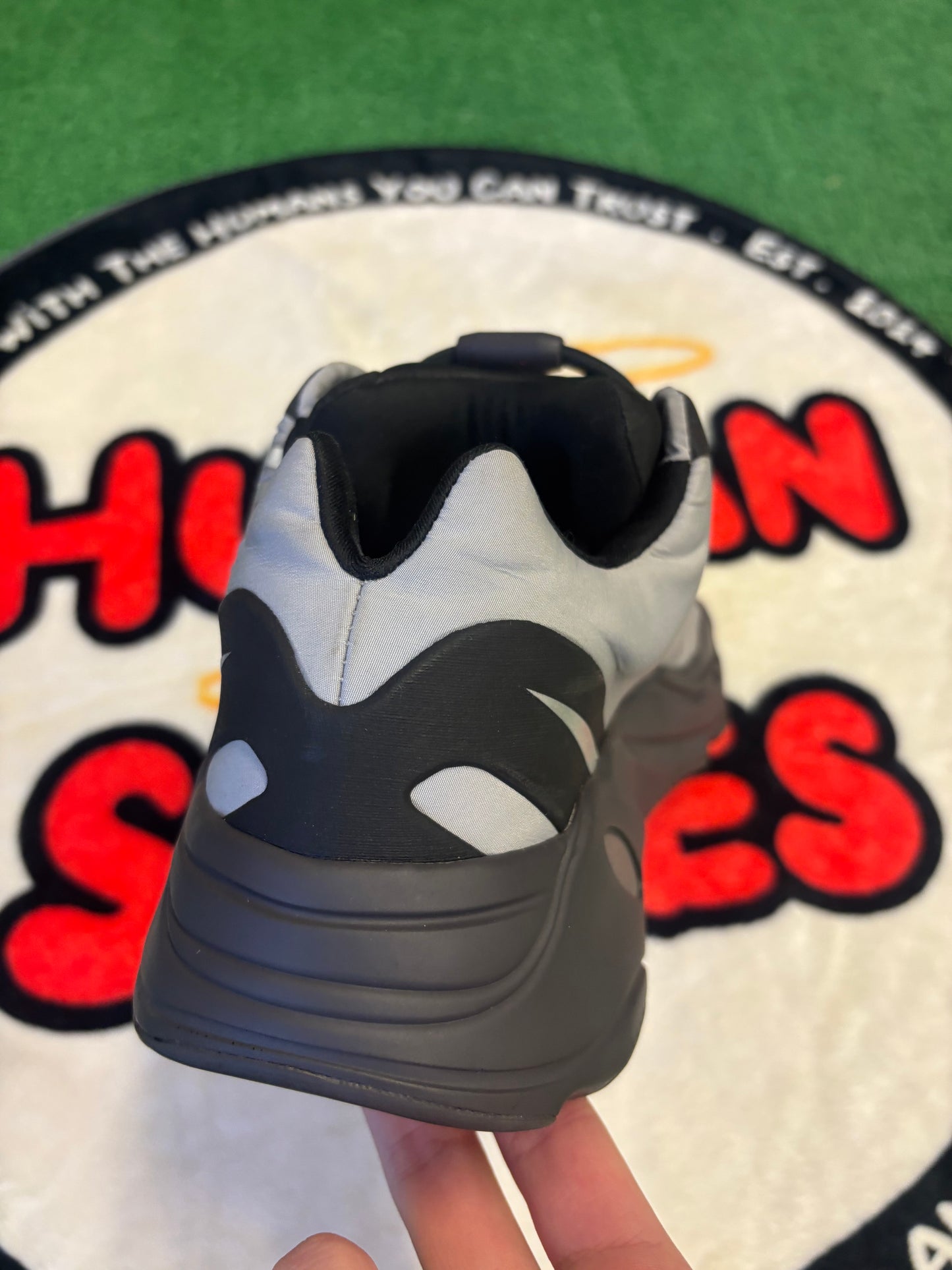 Yeezy Boost 700 ‘Metallic’|Size 10M