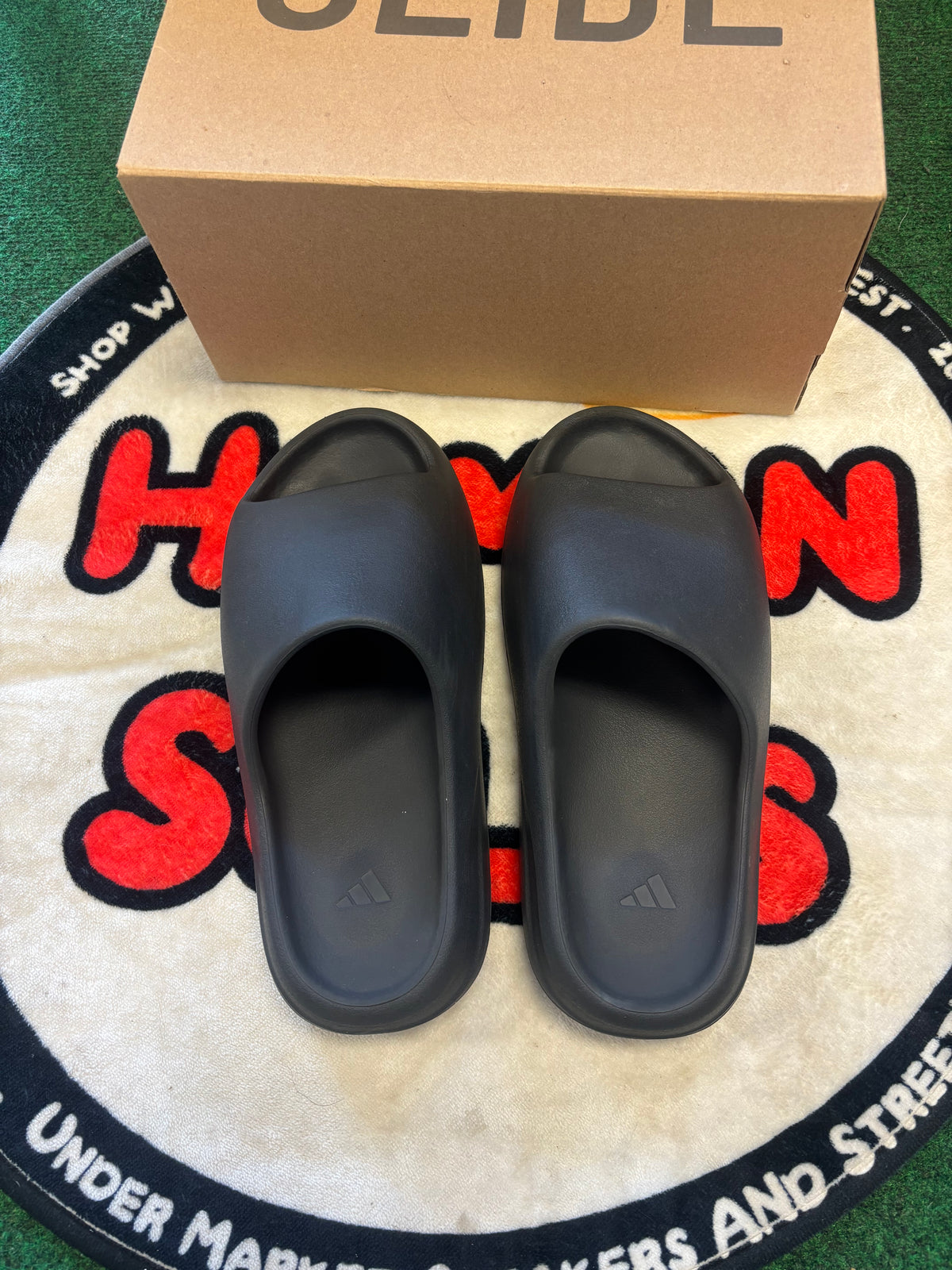 Adidas Yeezy Slide ‘Onyx’|Size 10M