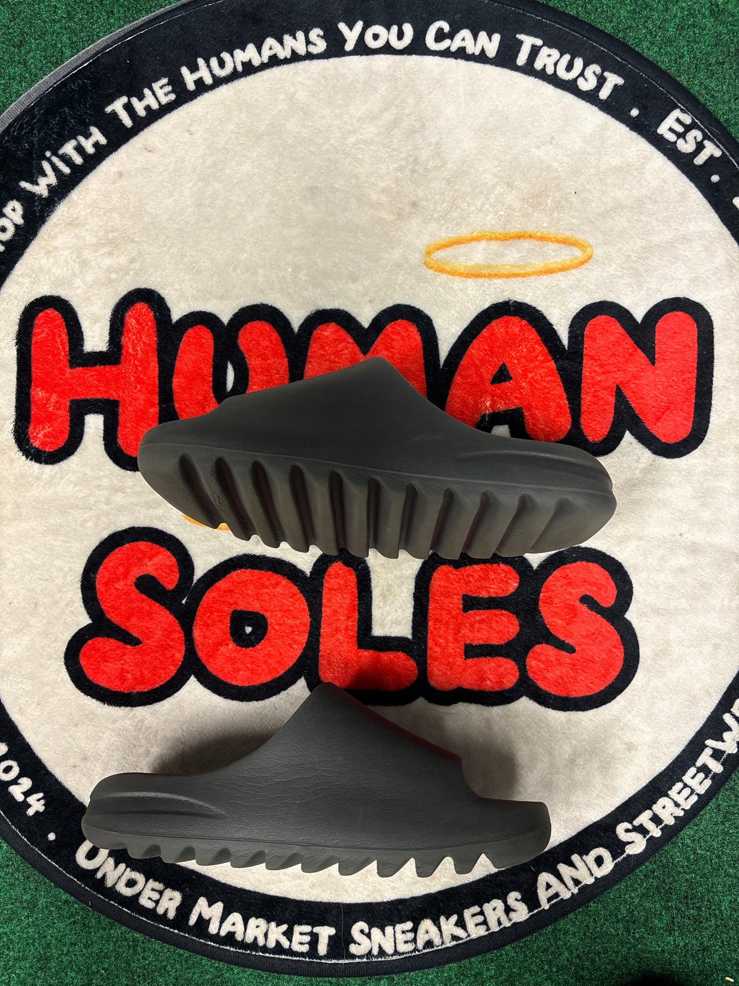Adidas Yeezy Slide ‘Onyx’|Size 5M/6.5W