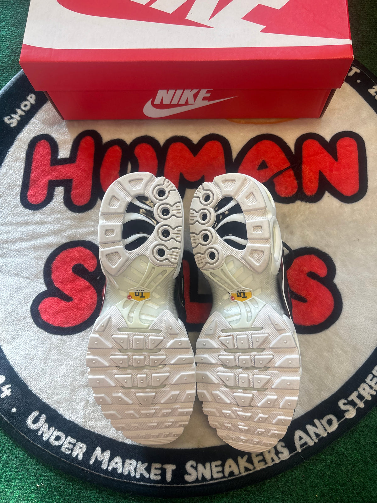 Nike Air Max Plus ‘Black/White’|Size 6M/7.5W