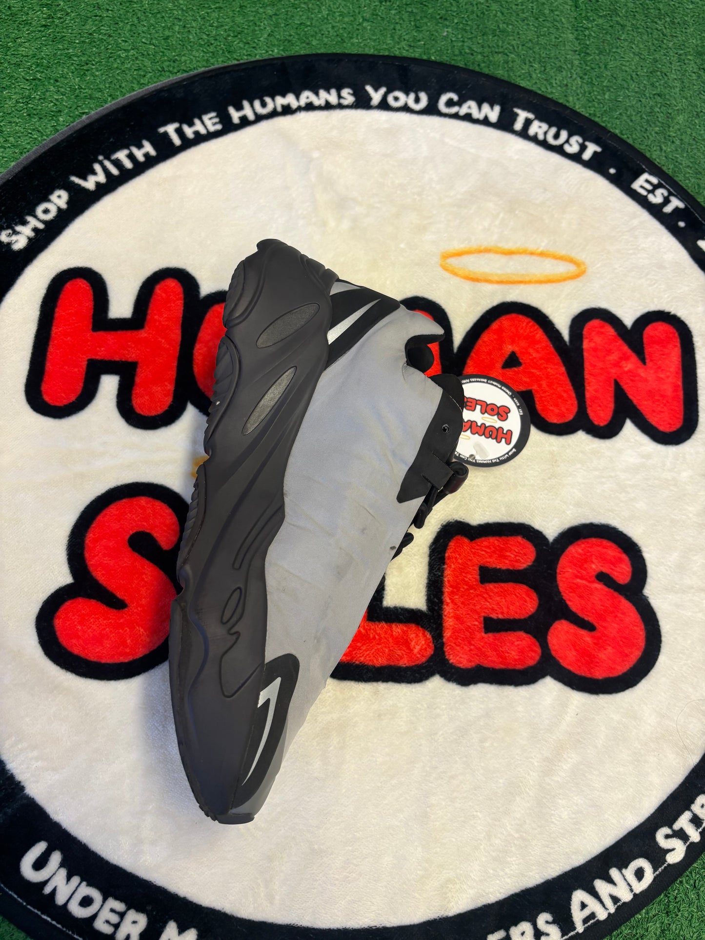 Yeezy Boost 700 ‘Metallic’|Size 10M
