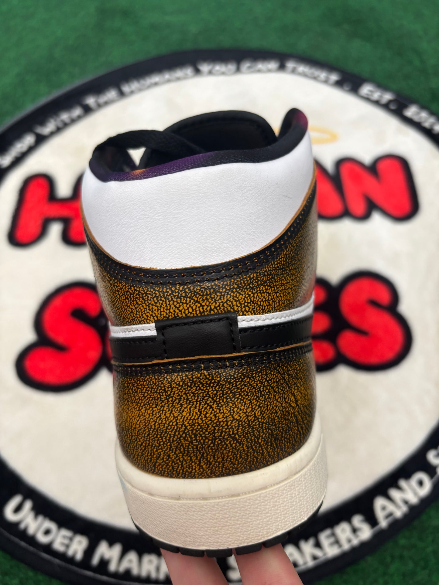 Jordan 1 Mid ‘Orange Wear Away’|Size 12M