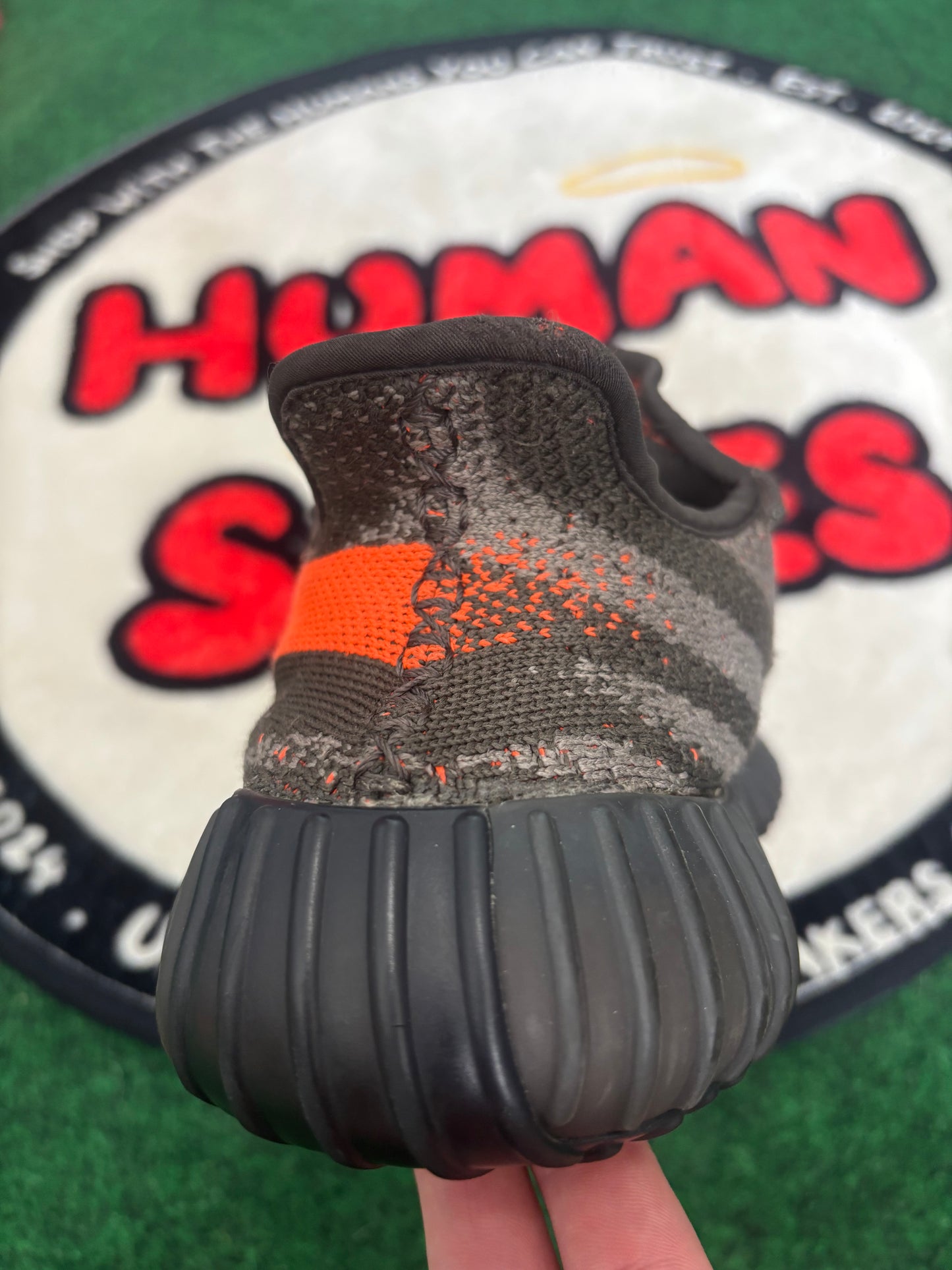Yeezy Boost 350 ‘Carbon Beluga’|Size 8M/9.5W