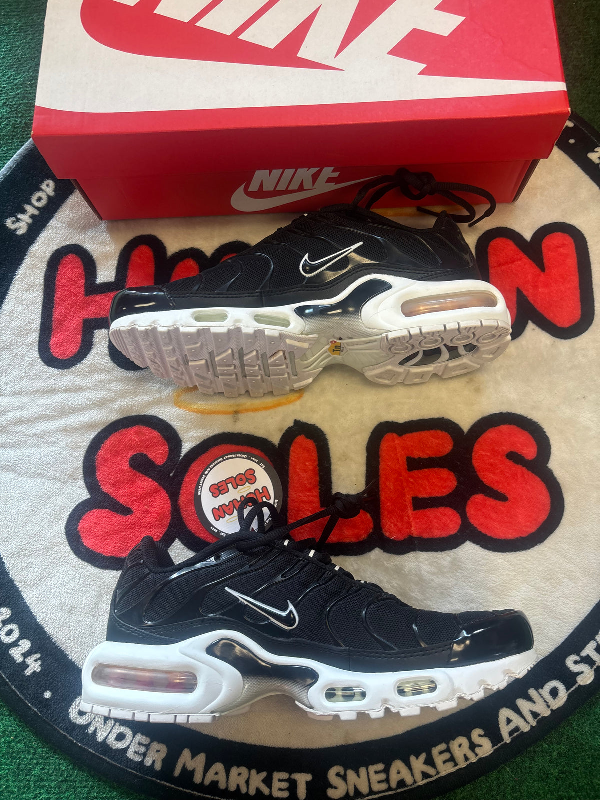 Nike Air Max Plus ‘Black/White’|Size 6M/7.5W