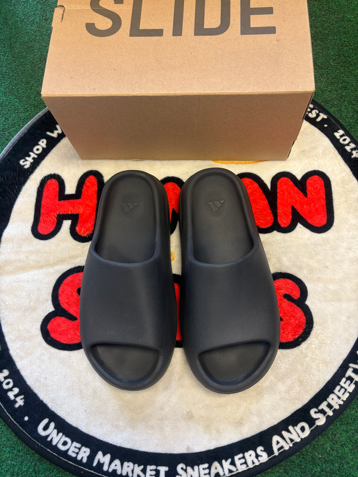 Adidas Yeezy Slide ‘Onyx’|Size 10M