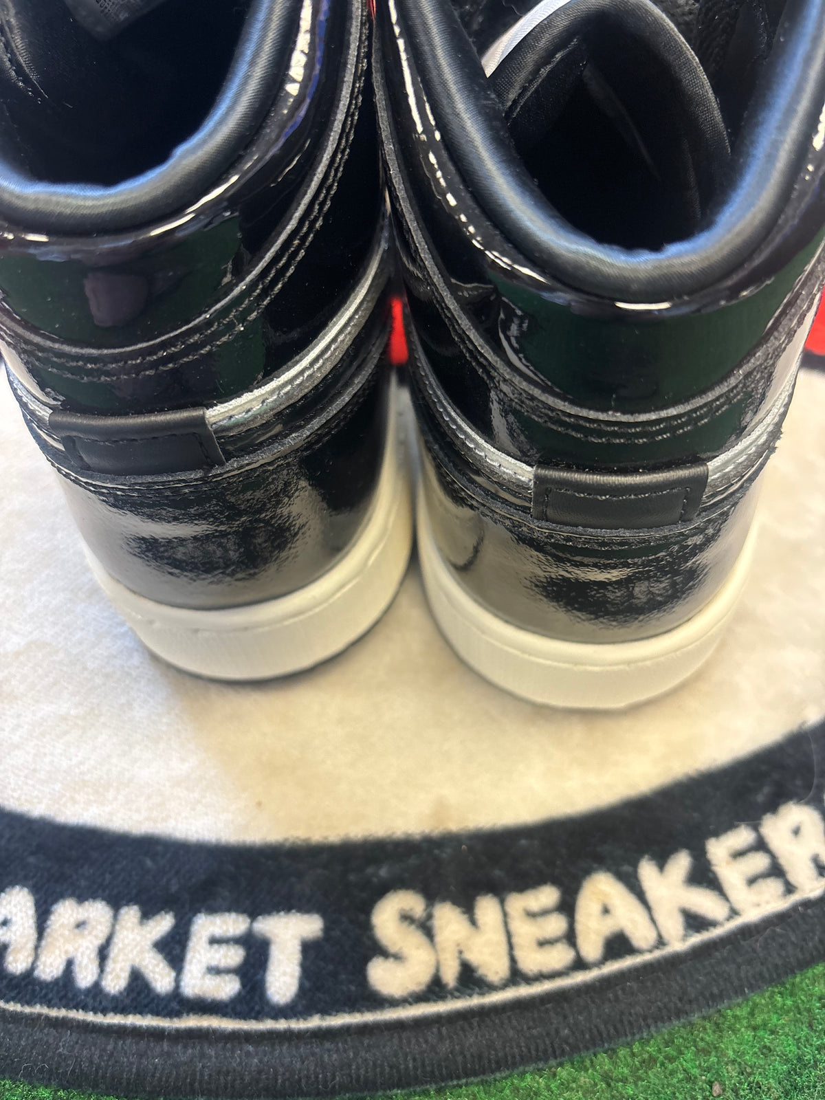 Jordan 1 Mid ‘Black Metallic Silver’|Size 6M/7.5W