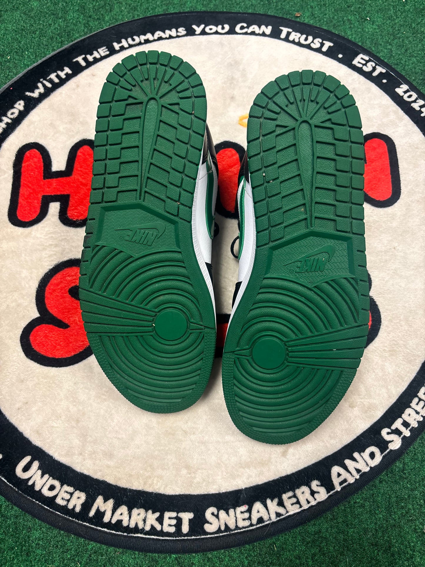 Jordan 1 Mid ‘Pine Green’|Size 10.5M