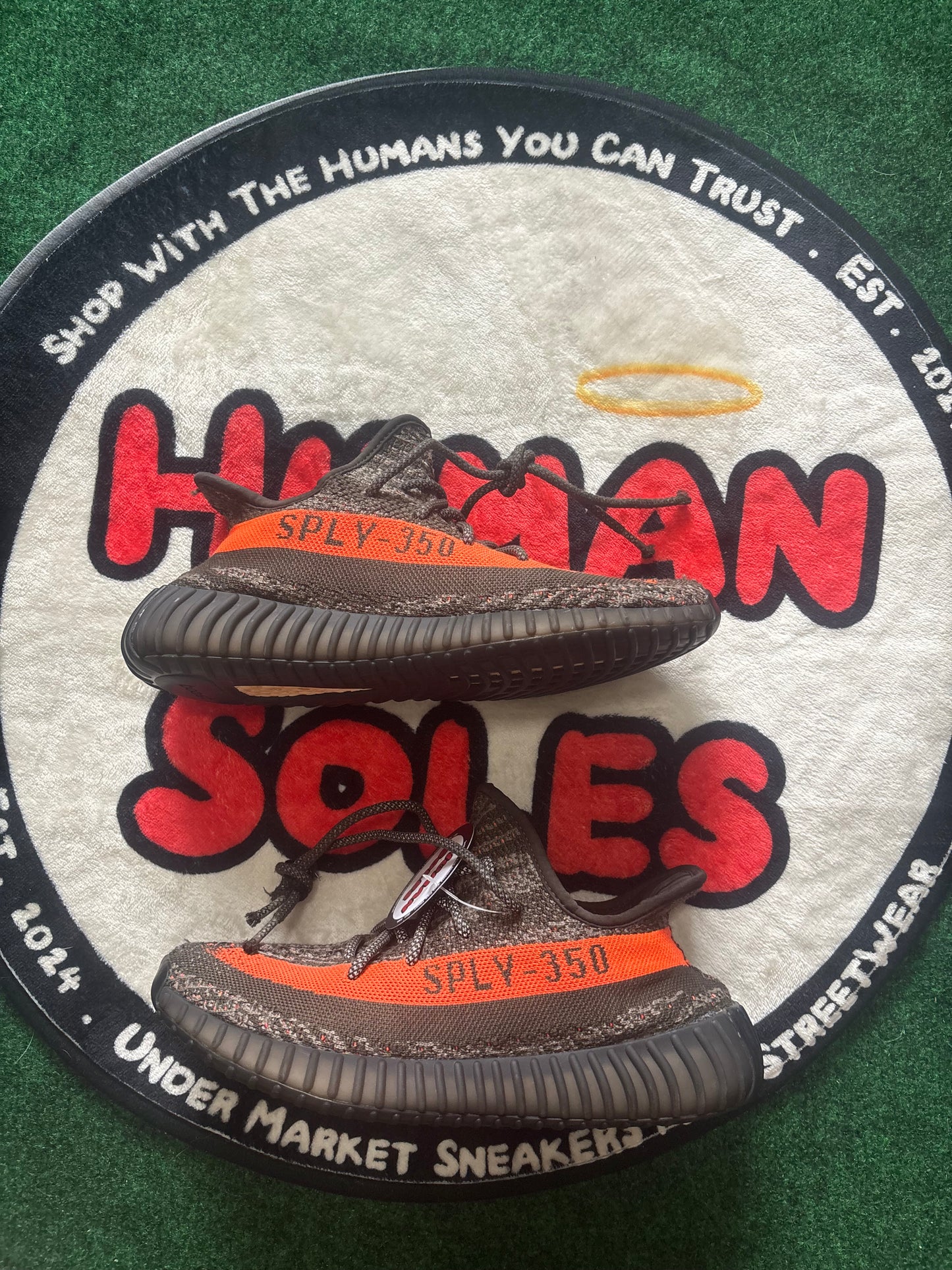 Yeezy Boost 350 ‘Carbon Beluga’|Size 8M/9.5W