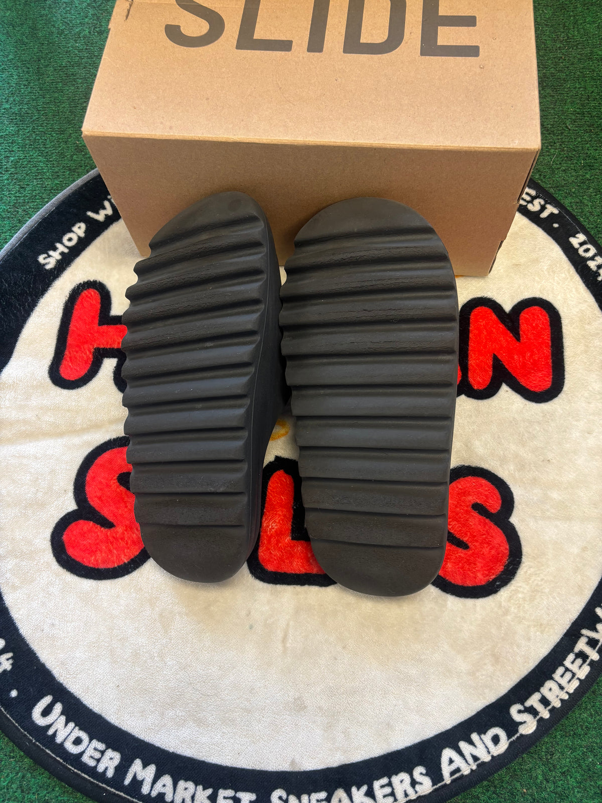 Adidas Yeezy Slide ‘Onyx’|Size 10M
