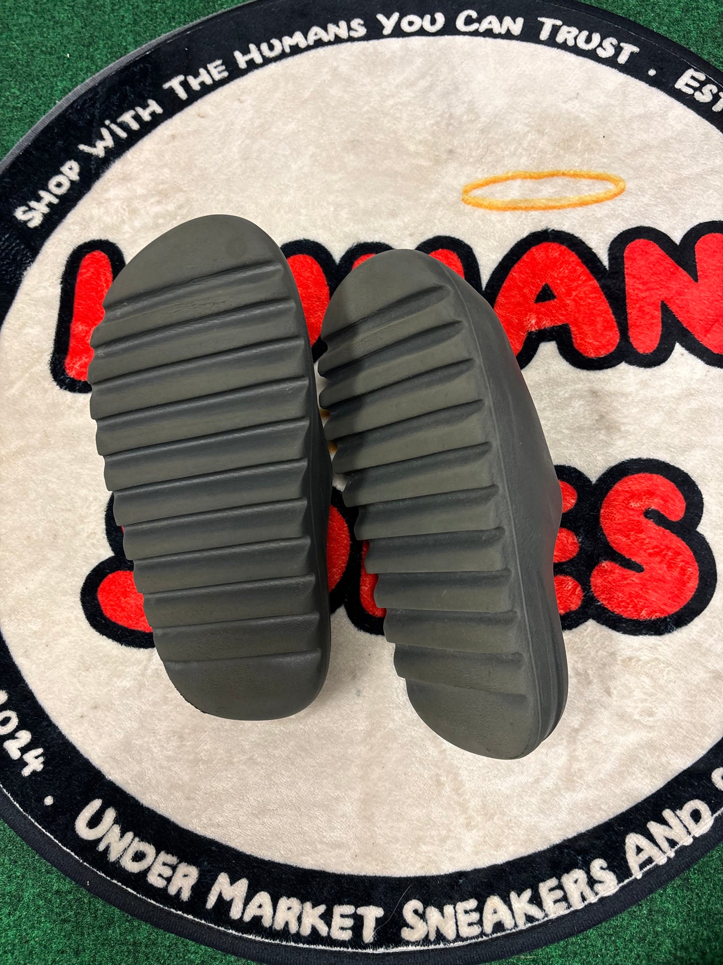 Adidas Yeezy Slide ‘Onyx’|Size 5M/6.5W