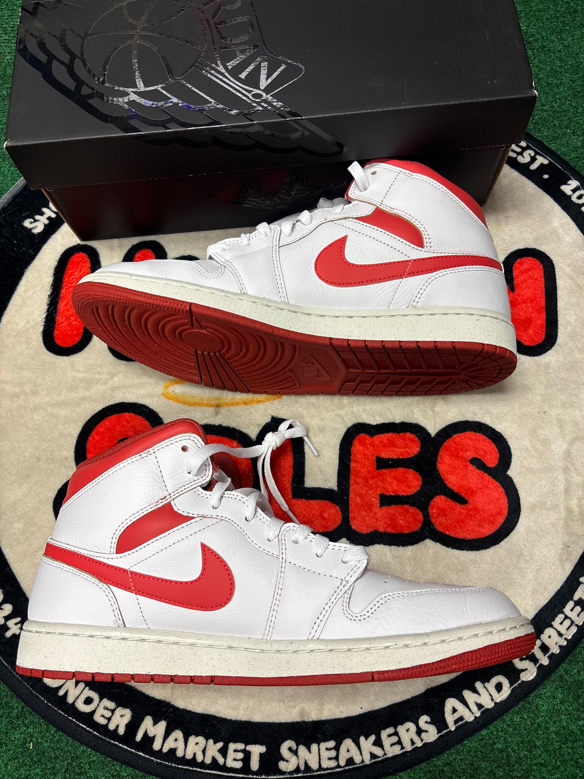 Jordan 1 Mid ‘White/Red’|Size 12M