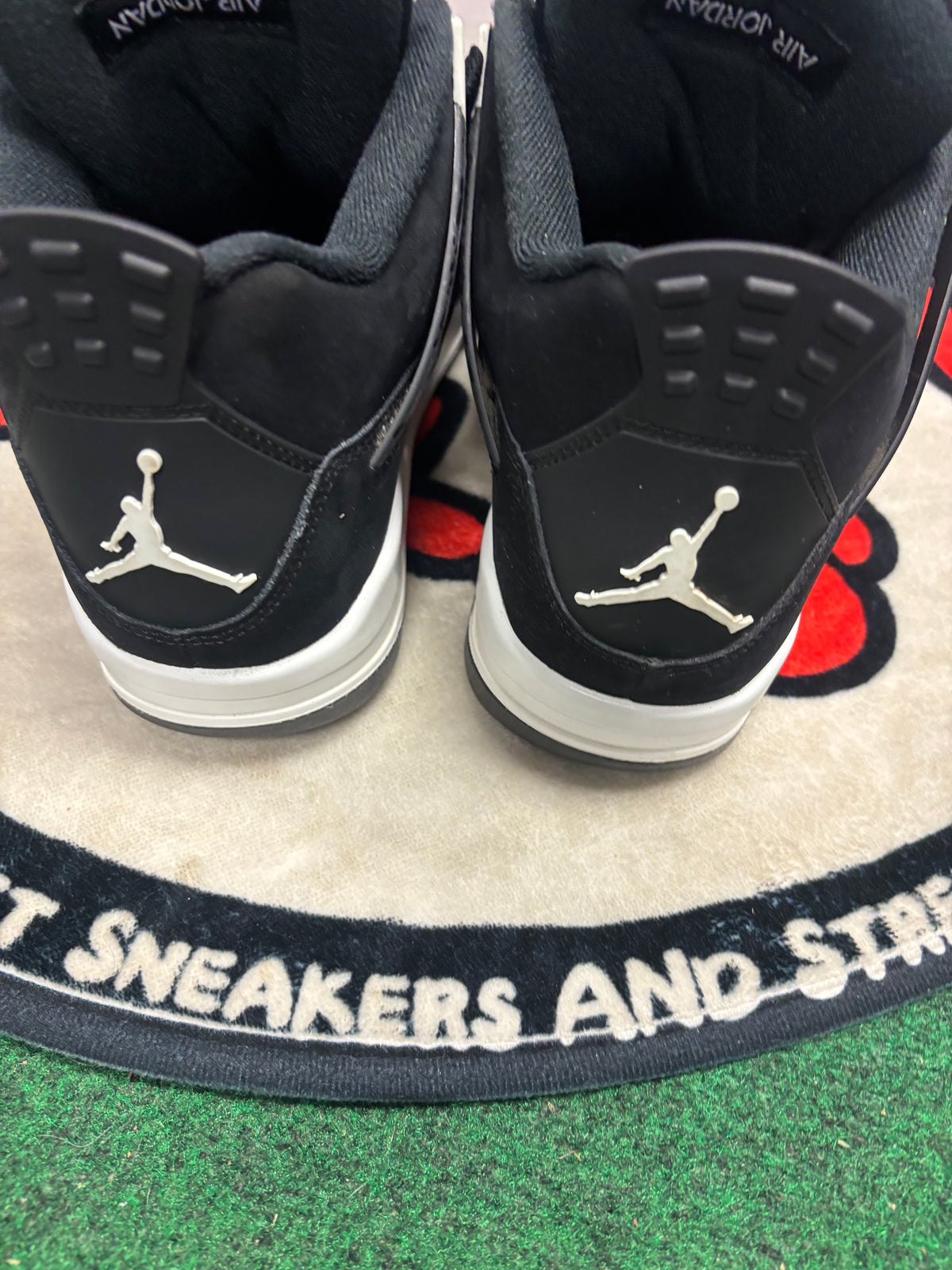 Jordan 4 ‘White Thunder’|Size 10.5M