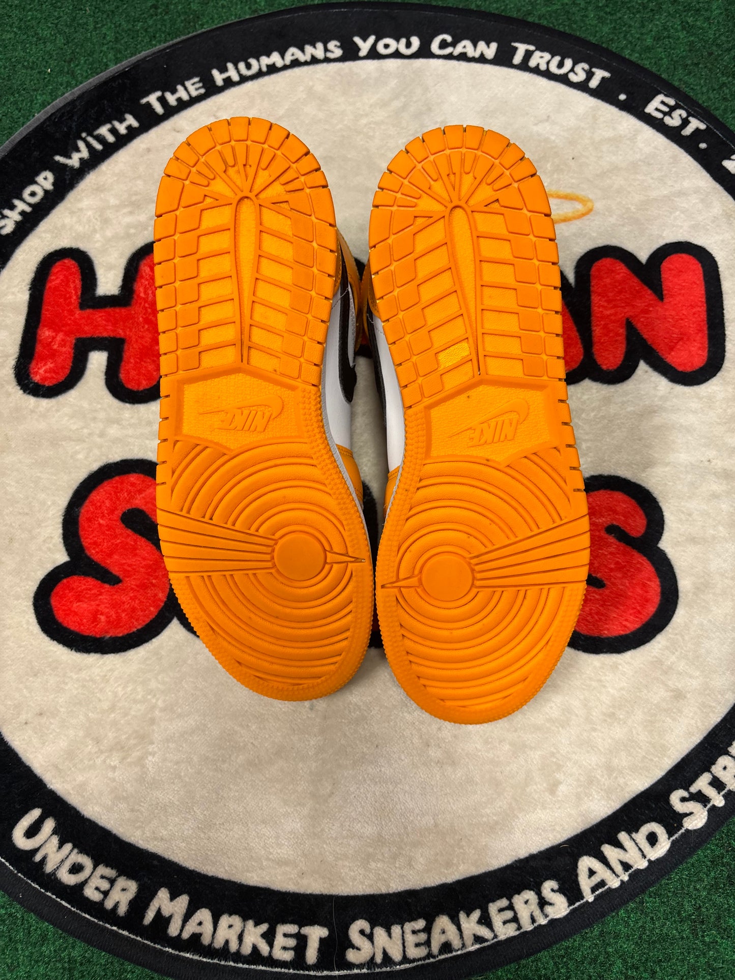 Jordan 1 Mid ‘Pollen’|Size 7M/8.5W