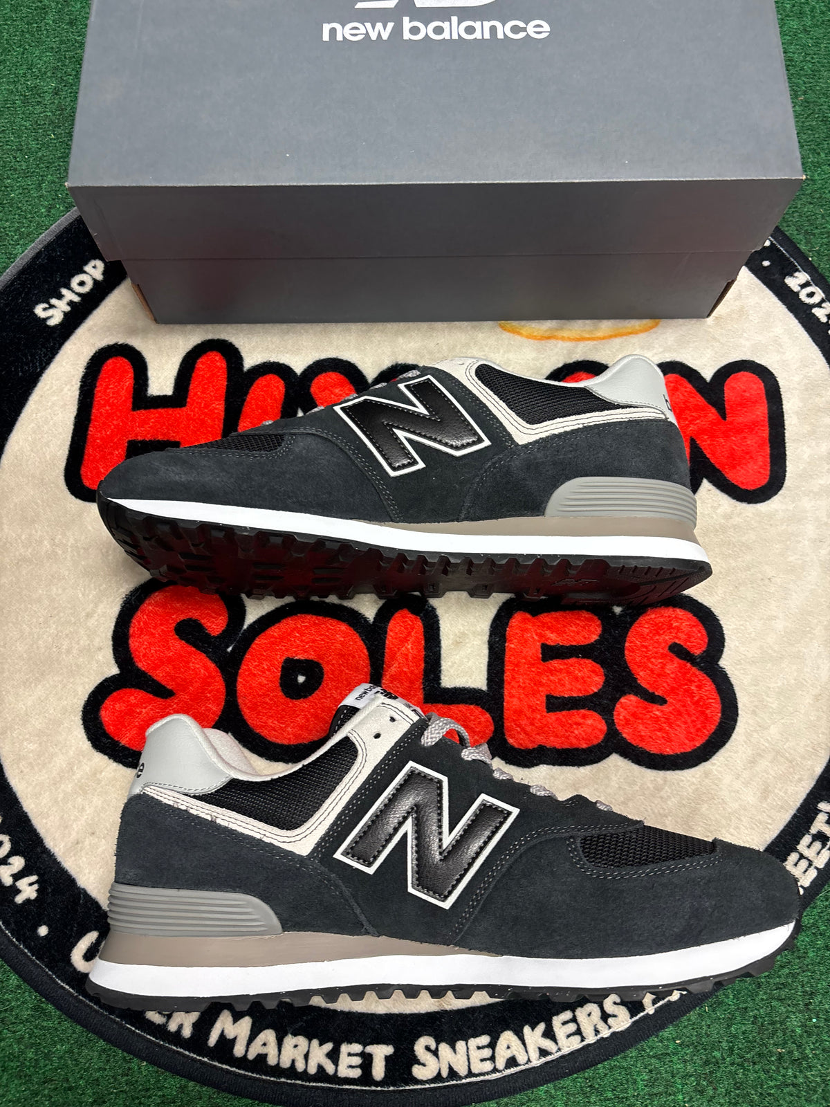 New Balance 574 ‘Black/White’|Size 11.5M